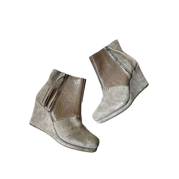 Toms Womens Size 6.5 Desert Wedge High Taupe Suede Croc Embossed Ankle Bootie - Picture 3 of 12